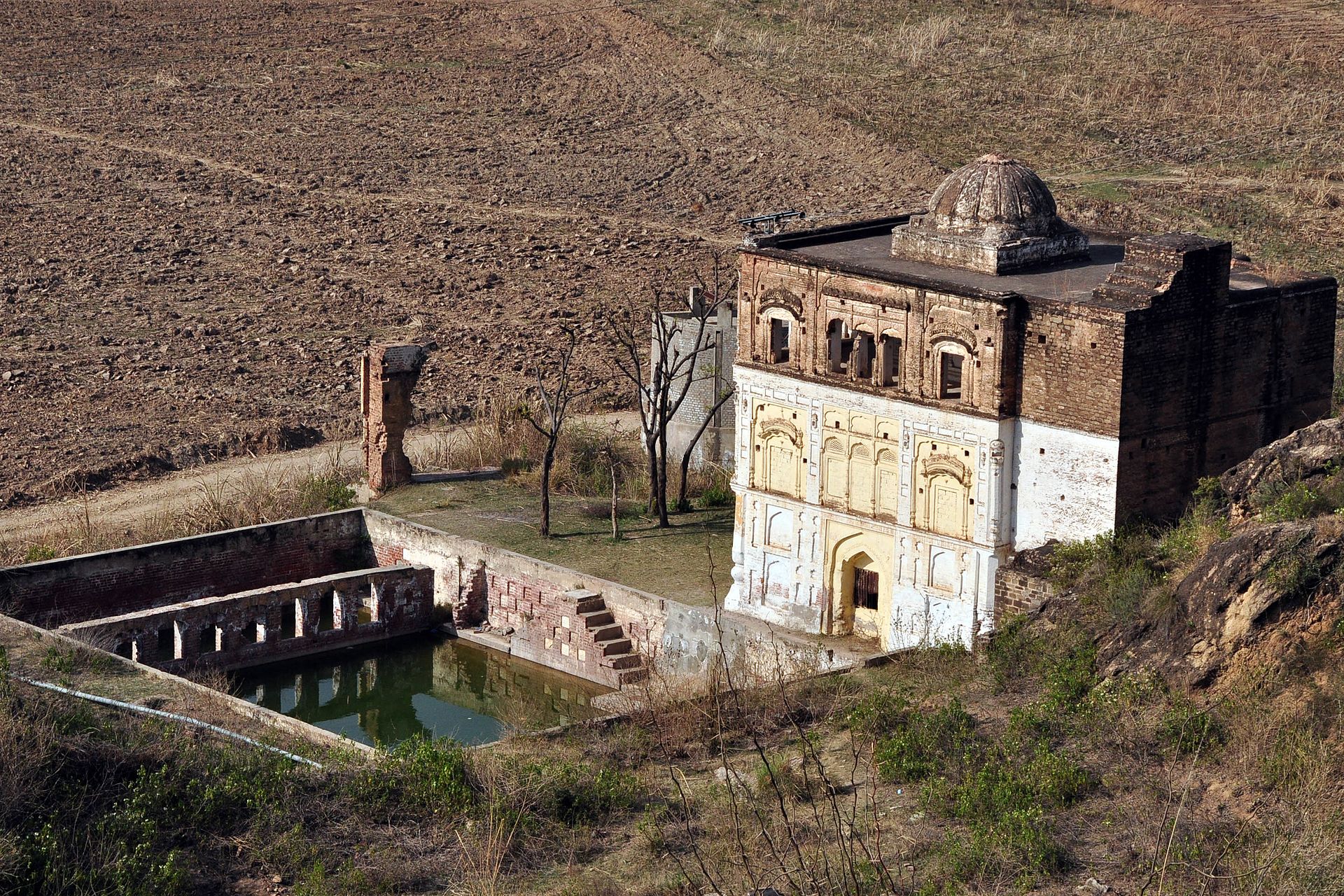 1920px-Rohtas_Fort_view_of_a_Havelli.jpg