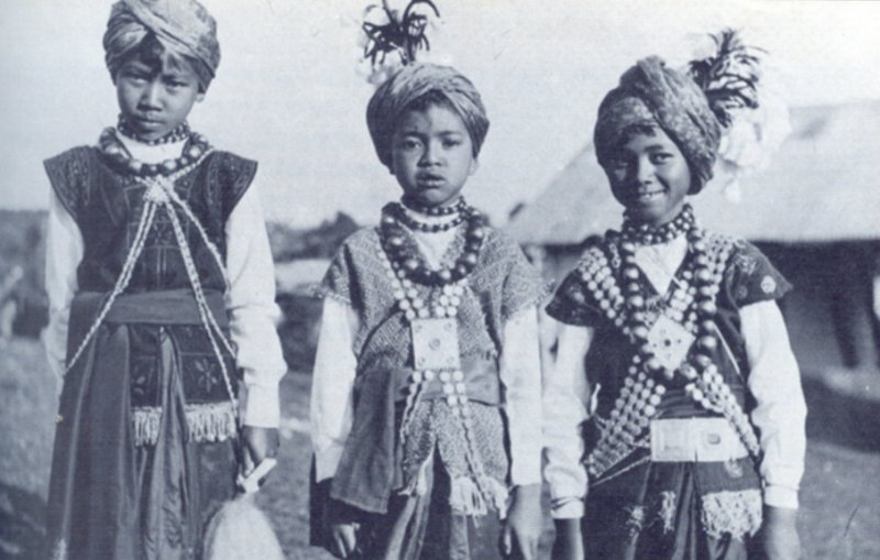 Khasi_tribe_para_dance.jpg