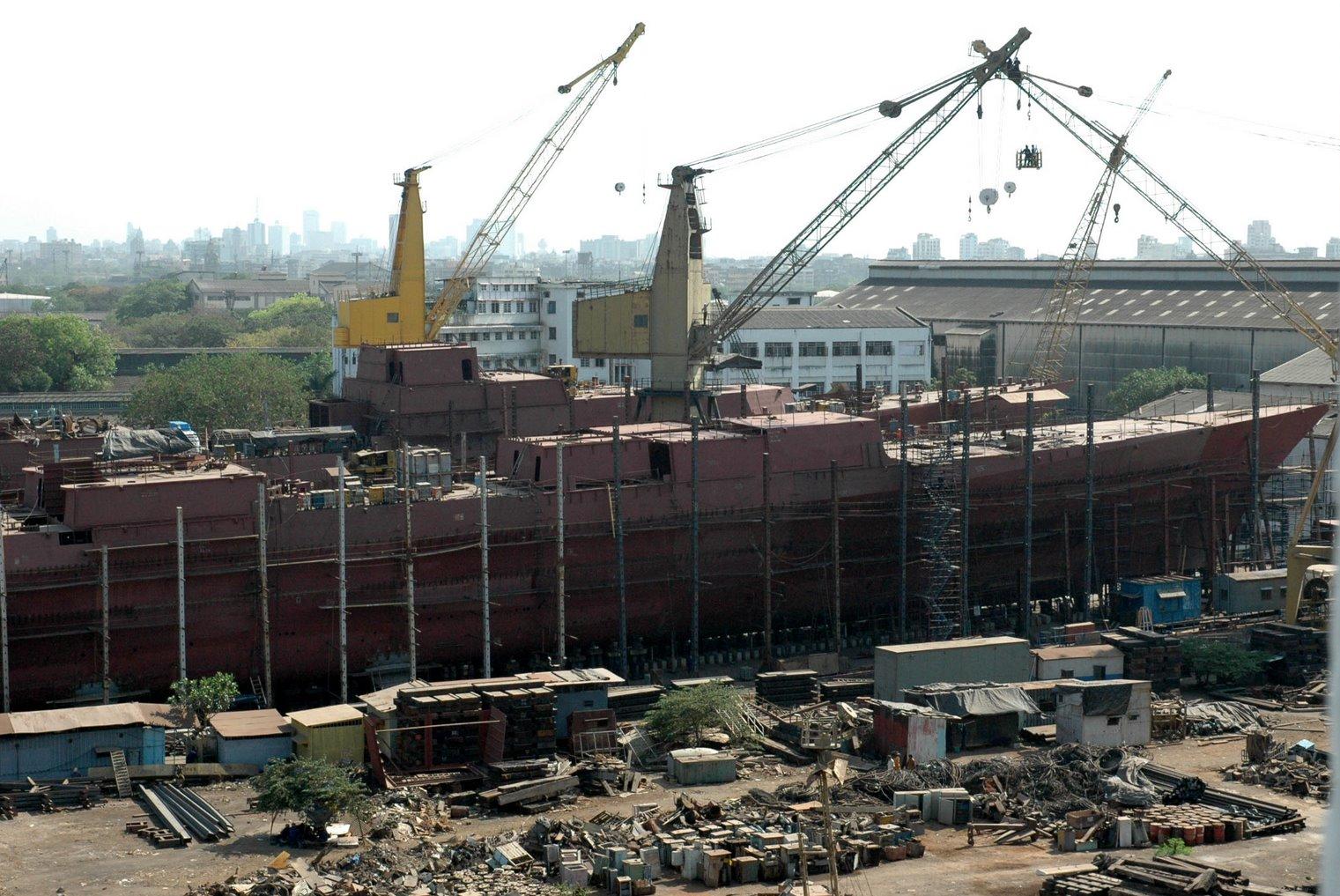 P-15A_Kolkata_class_construction.JPG