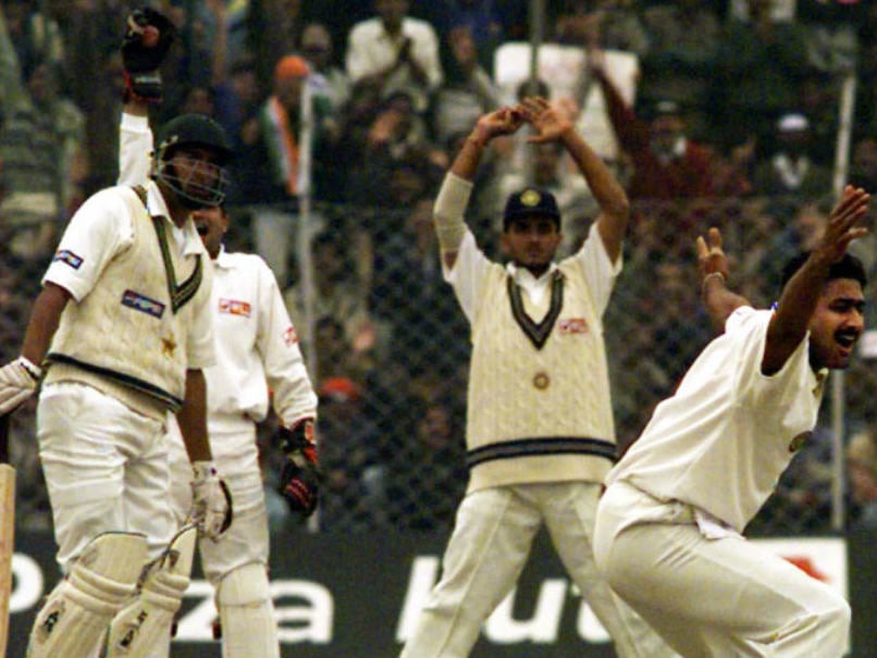 wasim-akram-anil-kumble-ap_806x605_81486636787.jpg