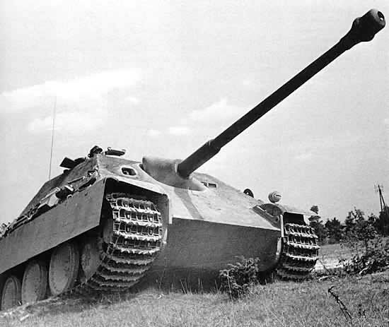 tank_destroyer_jagdpanther_in_France_1944.jpg