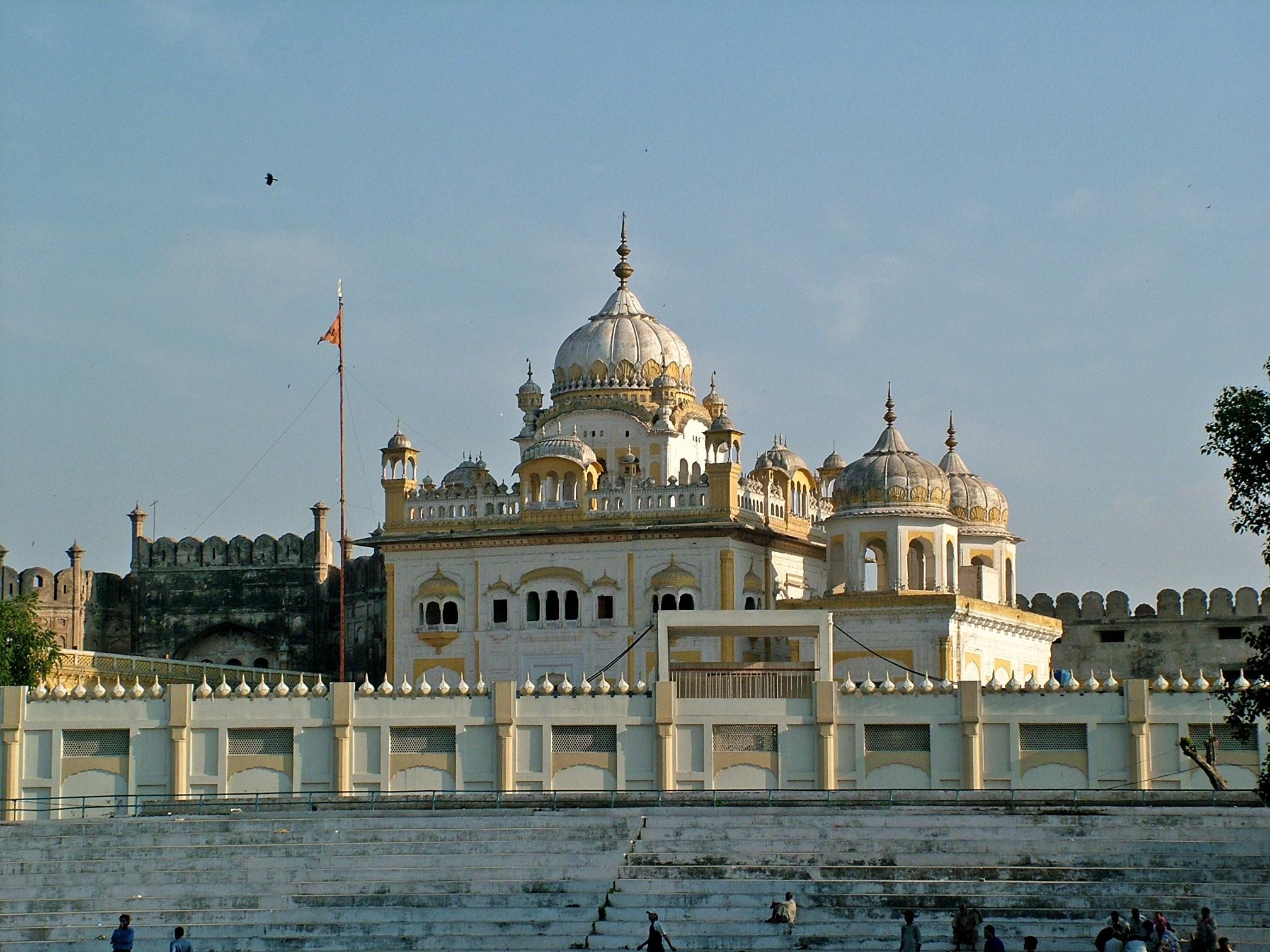 Tomb_of_Ranjit_Singh,_Lahore.jpg