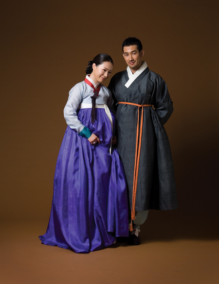 Hanbok_%28female_and_male%29.jpg