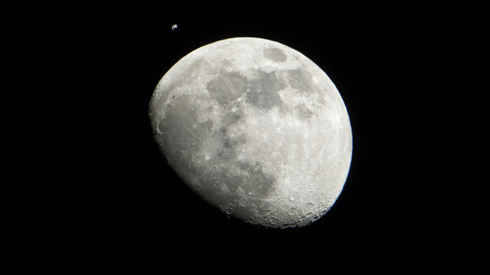moon.si.jpg