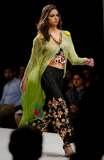 Islamabad+fashion+week+2012.+%283%29.jpg