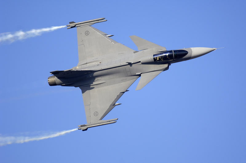 AIR_JAS-39_Gripen_Top_Smokewinders_lg.jpg