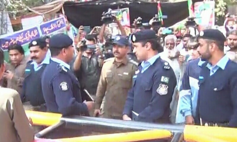 <p>The photo shows police officials outside PTI Chairman Imran Khan’s residence in Lahore on Sunday. — DawnNewsTV</p>