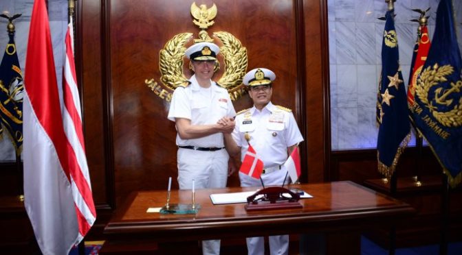 rear-admiral-frank-trojahn-yang-diterima-langsung-kasal-laksamana-tni-ade-supandi-s-e-m-a-p-di-mabesal-cilangkap-jakarta-rabu.jpg