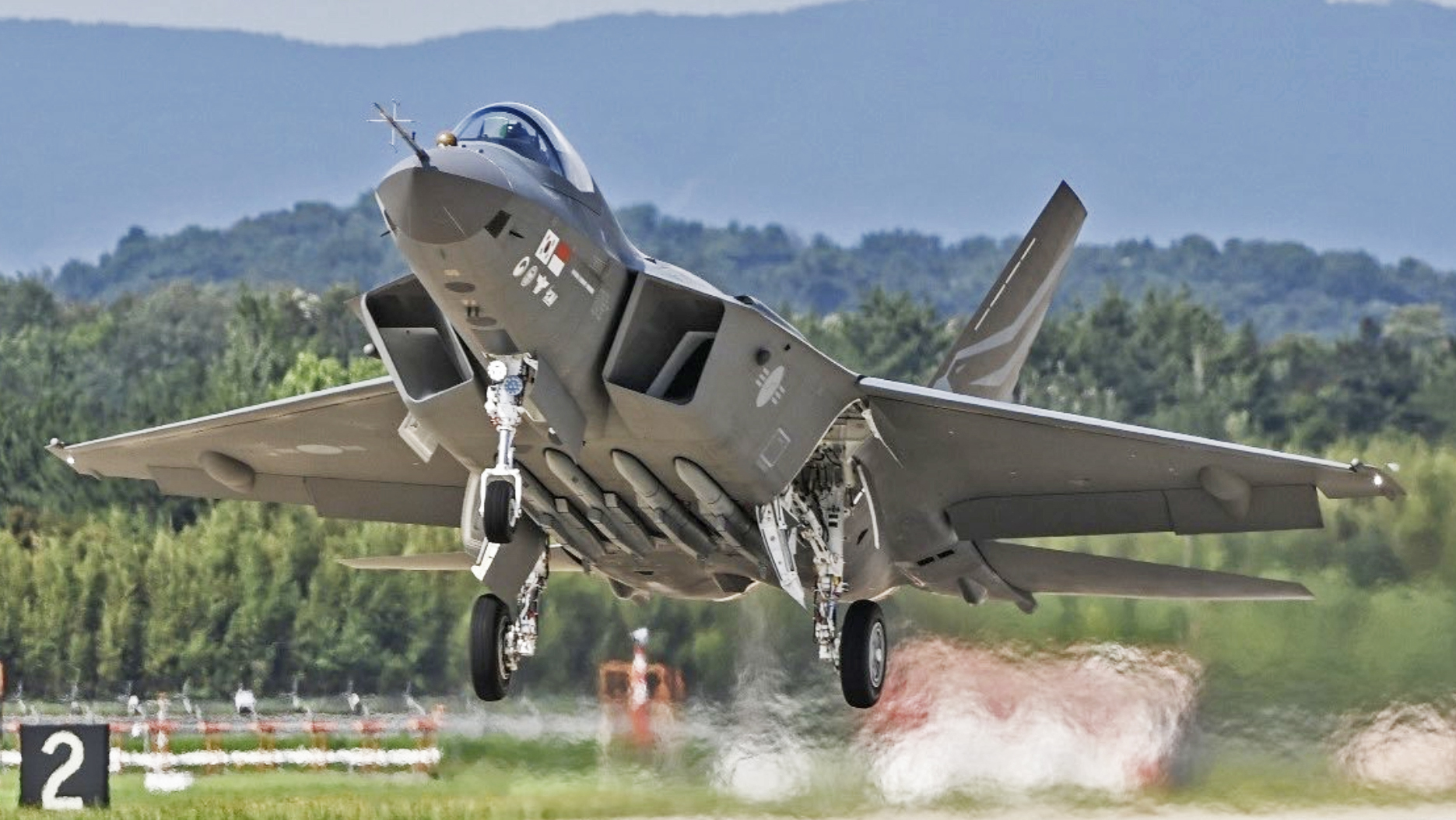 ROKAF_KF-21_FIRST_FLIGHT.jpg