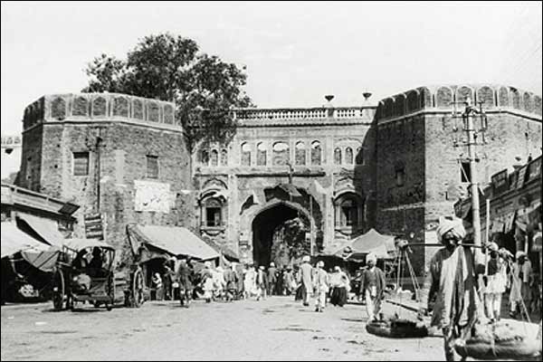 lohari-gate-1930.jpg