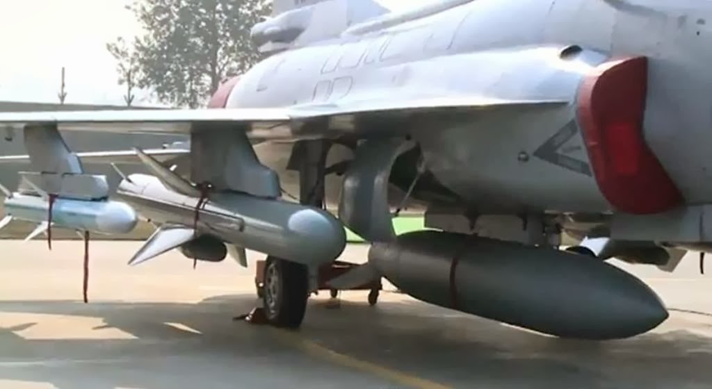 sd-10+JF-17+Thunder+Fighter+Jets+Fitted+sd-10+bvr+aam+c-802a+antiship+missile+Fixed+In-Flight+Refuelling+(IFR)+Probe+pakistan+air+force+paf+il-78+tanker+blcok+I+II+III+IV(4).jpg