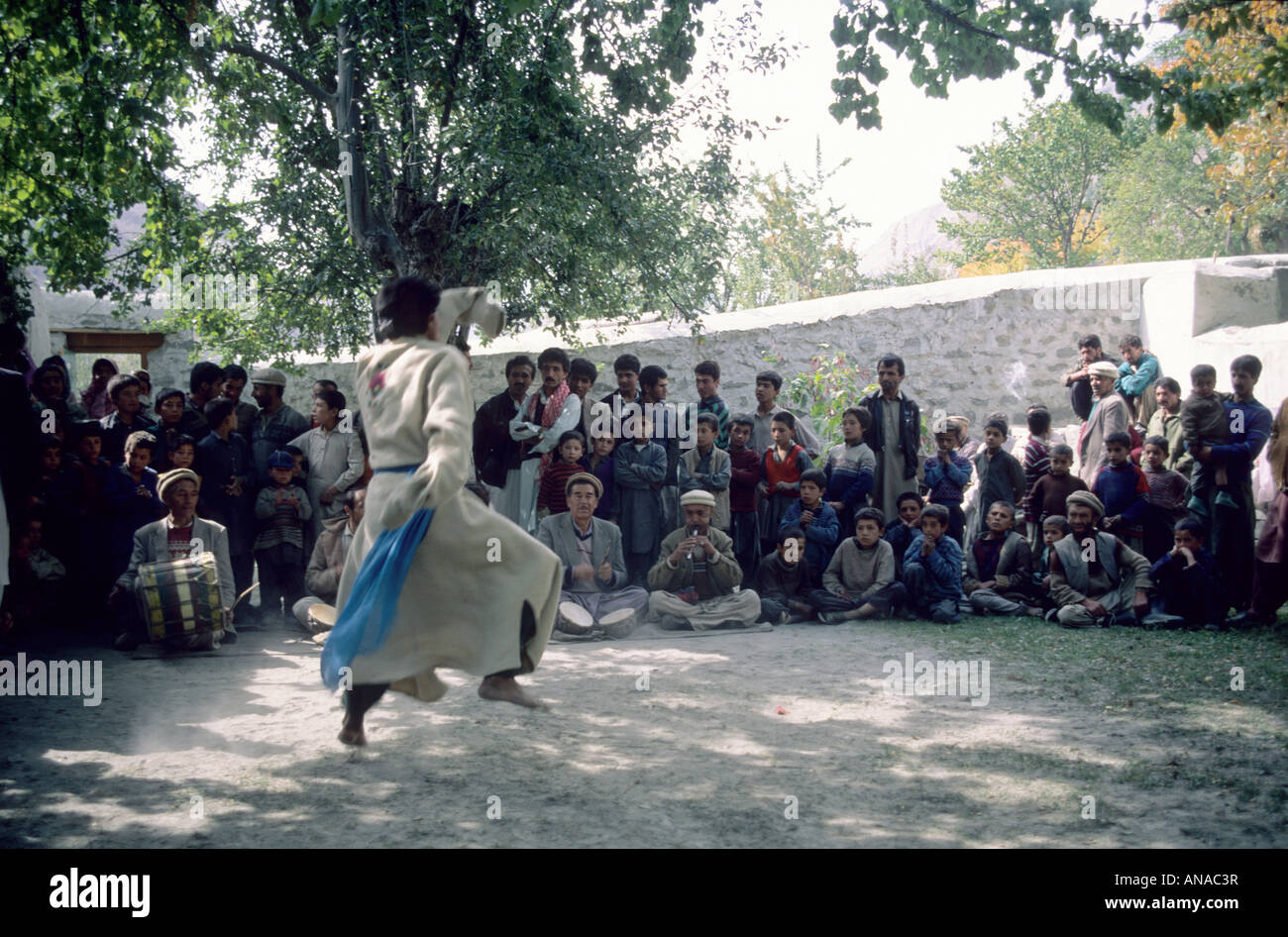 pakistan-karimabad-hunza-village-life-shamanic-festival-ANAC3R.jpg