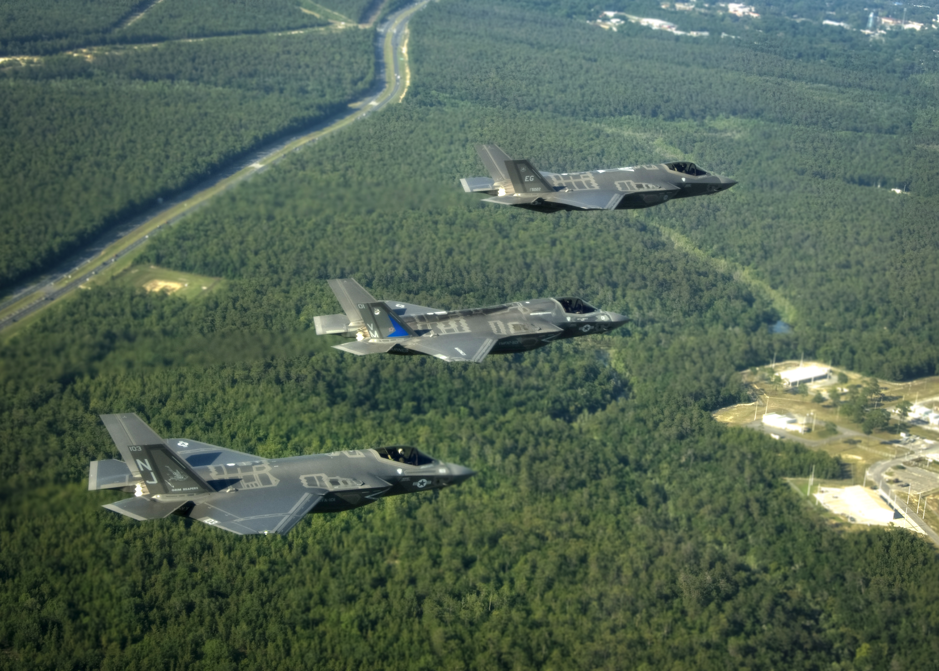 F-35_Lightning_II_variants_in_flight_near_Eglin_AFB_in_2014.jpg