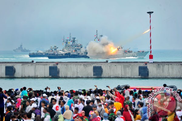 20151006antarafoto-demo-pertempuran-laut-051015-ym-2.jpg