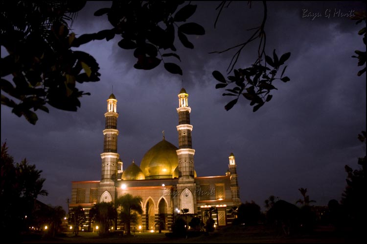 masjid-kubah-emas-depok_01bayugmurti.jpg