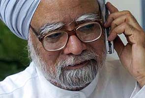 pm_manmohan_phone_295.jpg