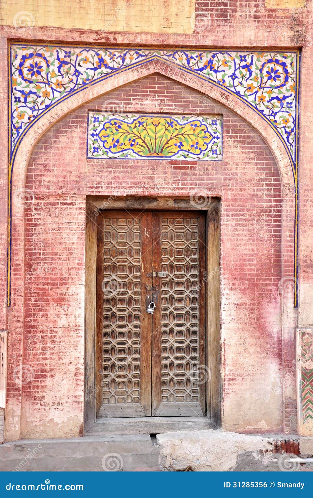 old-door-walled-city-lahore-pakistan-mughal-architecture-design-31285356.jpg