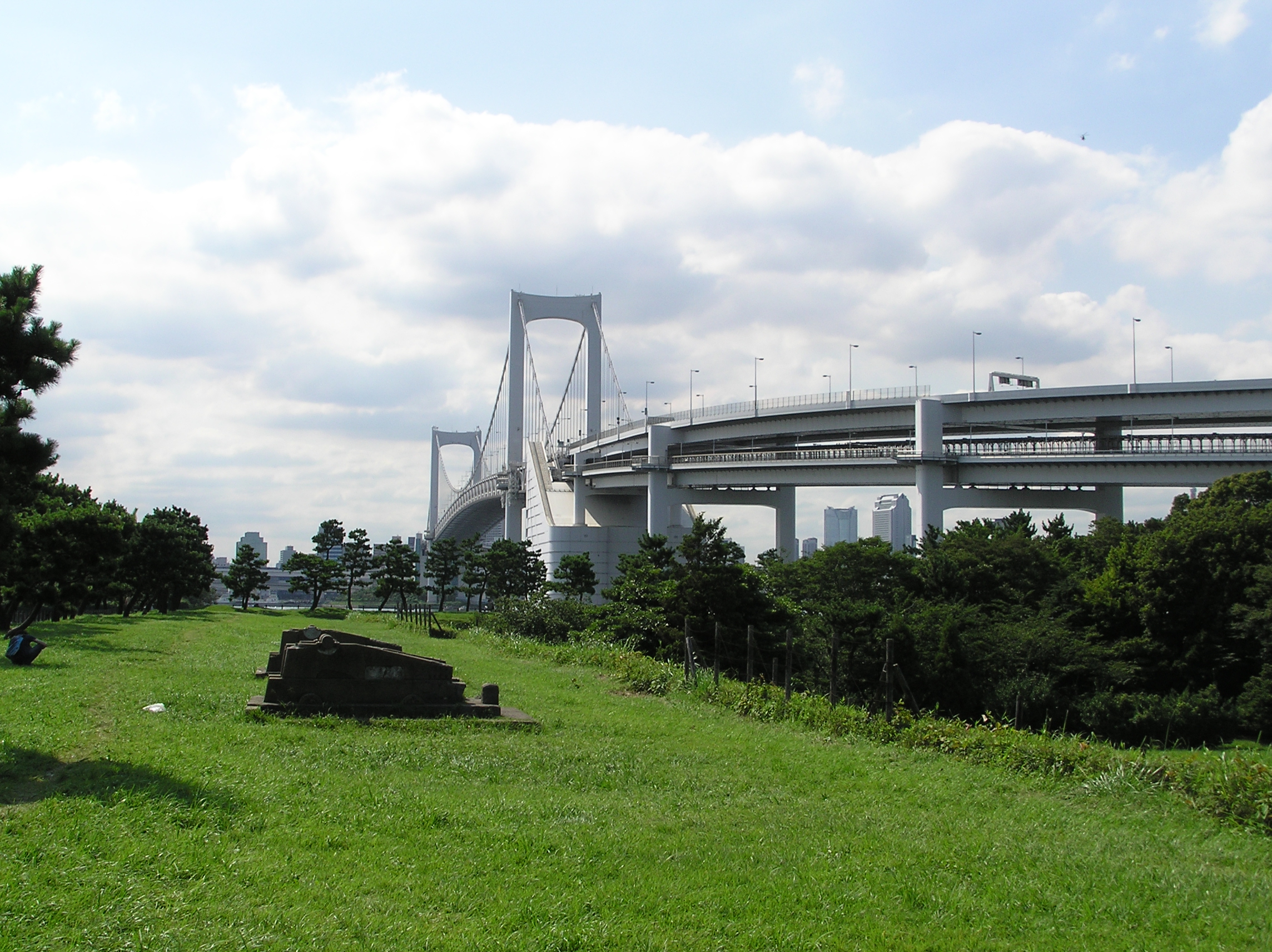 20030727_27_July_2003_Rainbow_Bridge_Tokyo_Harbar_Connecting_Bridge_2_Odaiba_Tokyo_Japan.jpg