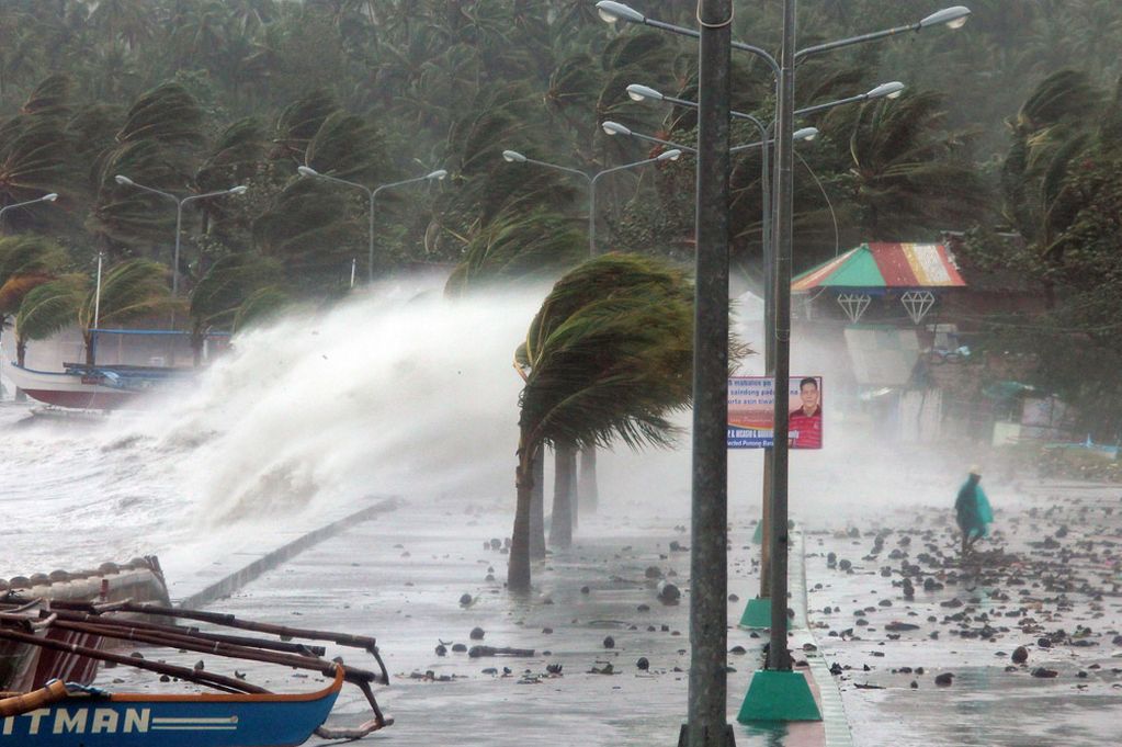 Typhoon-Haiyan-2689363.jpg