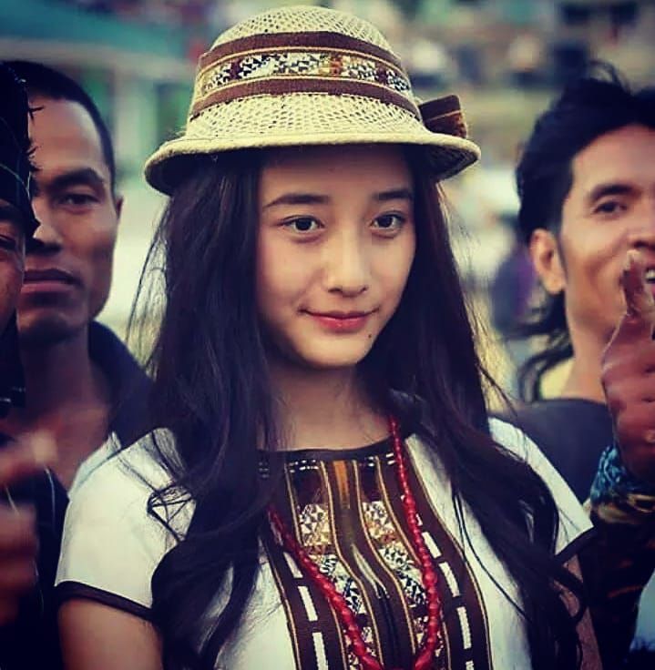 A beautiful Mizo girl Hmangaihpari from Durtlang, Aizawl in Kawrchei, Mizo  Traditional Attire. #mizoram_fas… | Simple dresses, Beauty full girl,  Traditional dresses