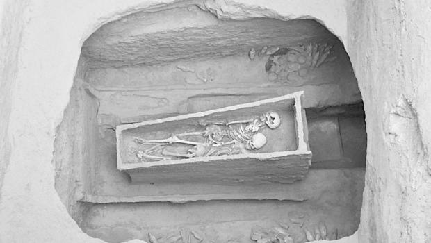 figurine-tomb-2.jpg