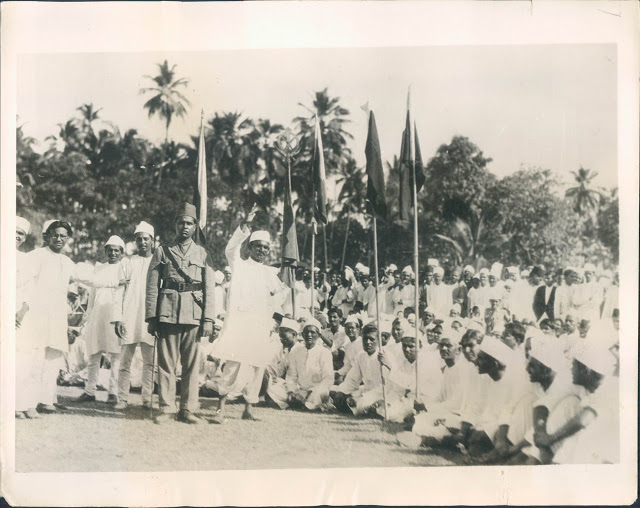 Satyagrahis-Demostrating-Against-British-Rule.jpg