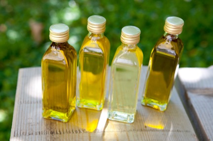 Different_grades_of_olive_oil.jpg