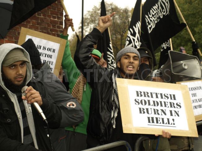 islamists-poppy-protest.jpg