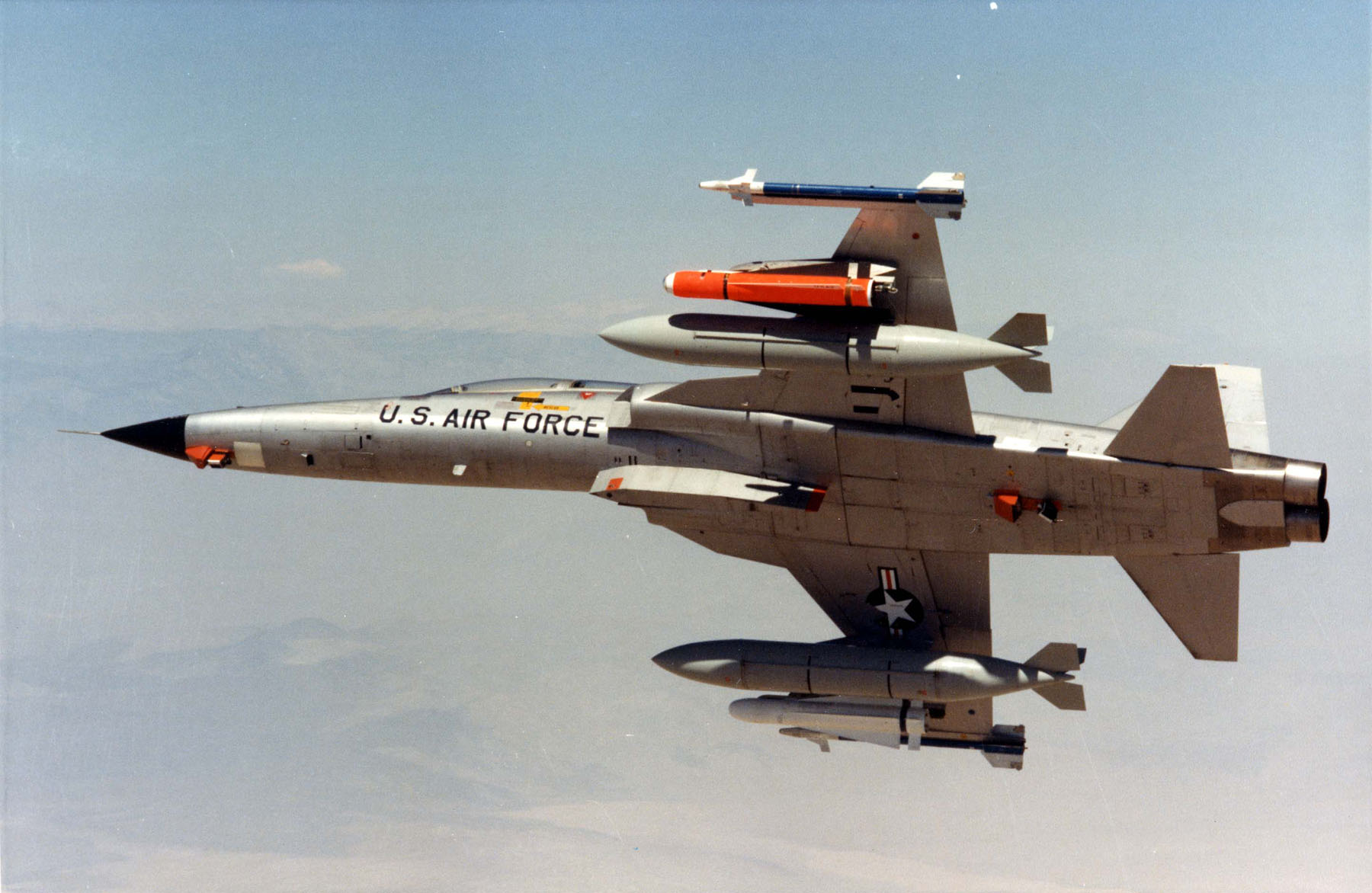 Northrop_F-5F_%28Tail_No._00889%29_in_flight_061006-F-1234S-084.jpg