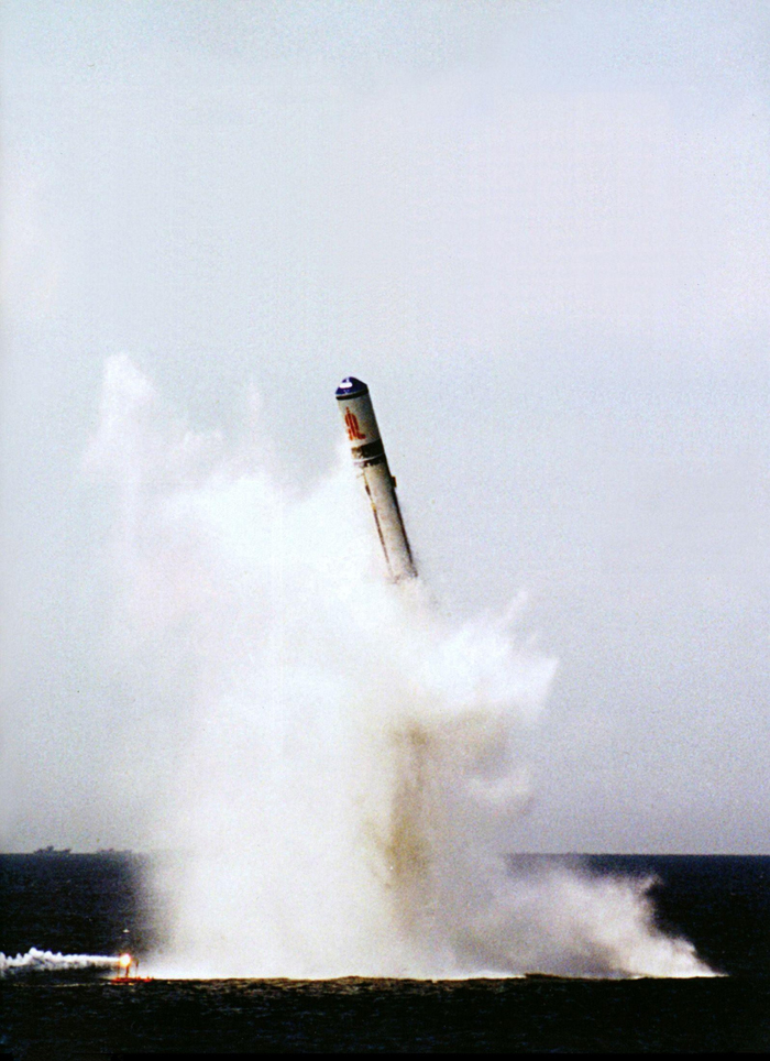 submarine-launch-of-jl-2-slbm.jpg