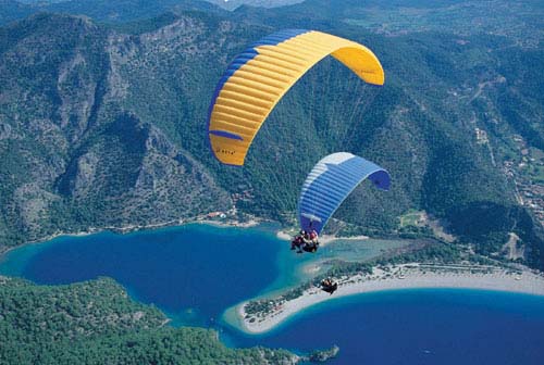 Paragliding_in_Jammu_and_Kashmir_tourism.jpg