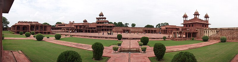 800px-Panoramic_vie_of_Fahpur_Sikri_Palace.jpg