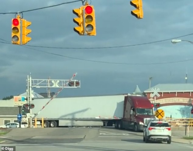 A viral video shows the moment a semi truck got stuck on the railroad tracks in Columbus Grove, Ohio Monday night as the gate started to close