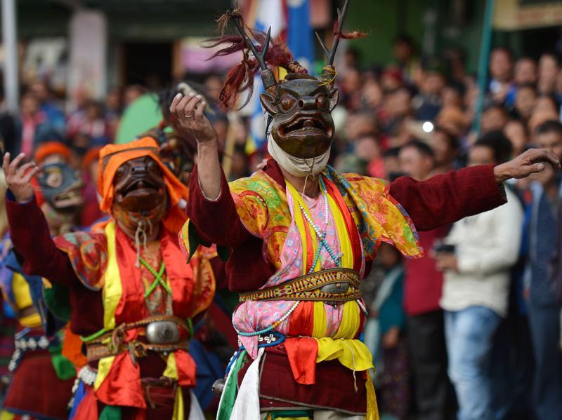 india-culture-dance-tawang-festival_982a6ac8-982f-11e6-89e7-7a6d6b3d3438.jpg