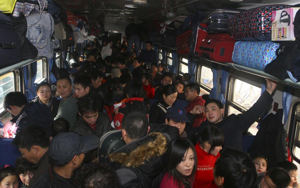 china-new-year-train-crowd.jpg