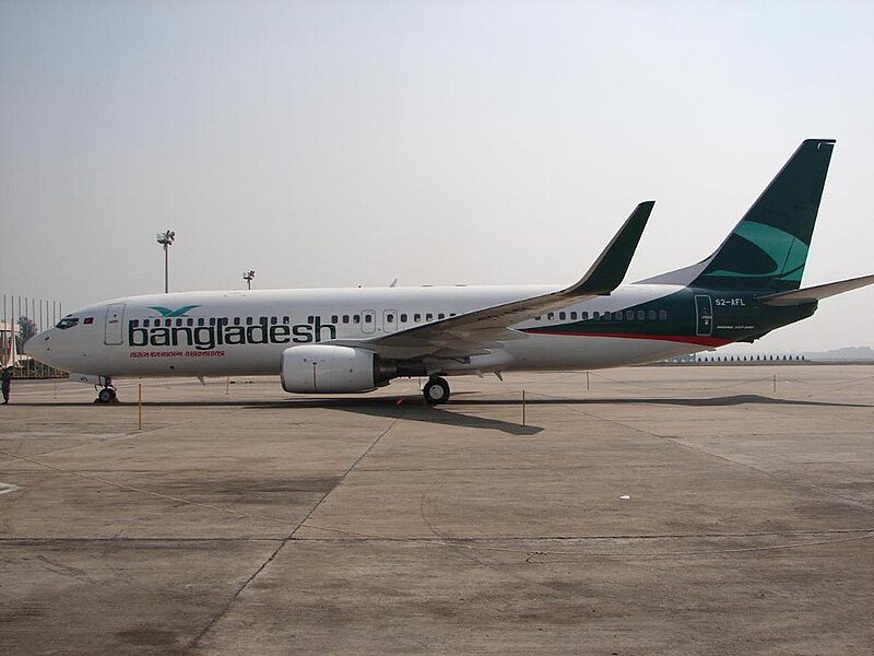 800px-Biman_738-DAC-1.jpg