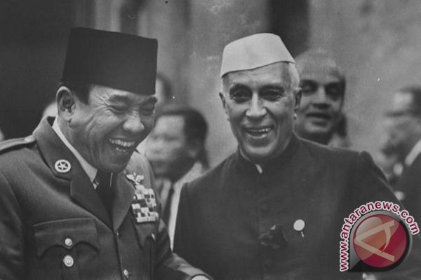 20150405Soekarno-and-Nehru.jpg