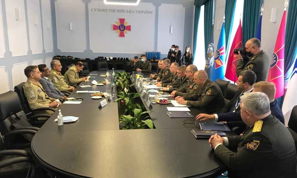 Chief of the Army Staff Gen Qamar Javed Bajwa visits Ukrainian cabinet of ministers. — Photo courtesy ISPR