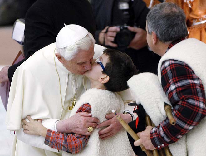 pope_makes_out_with_child.jpg