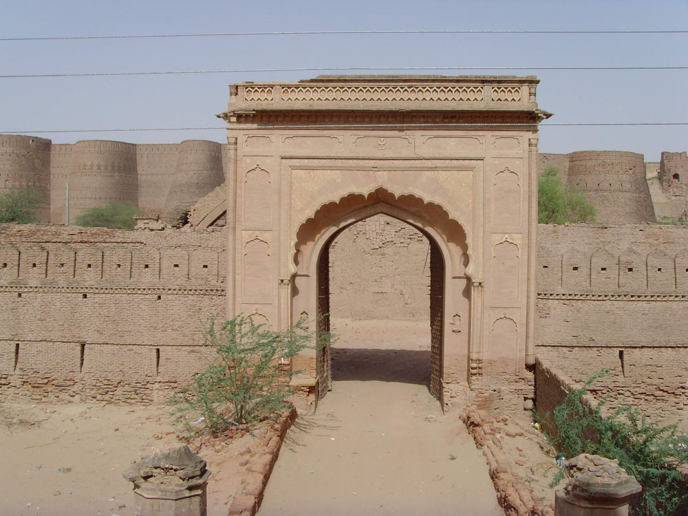 Fort-Derawar-of-Bahawalpur.jpg