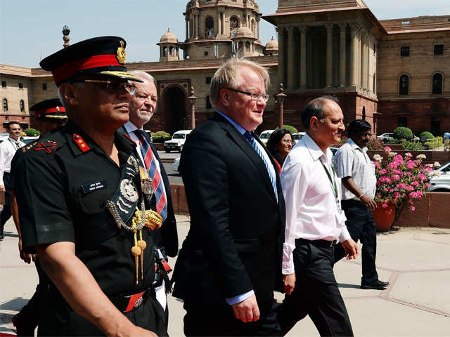 maj-gen-abhay-krishna-welcomes-peter-hultqvist.jpg