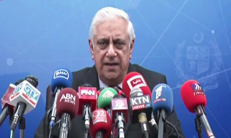  SAPM Irfan Qadir addresses a press conference in Islamabad. — DawnNewsTV 