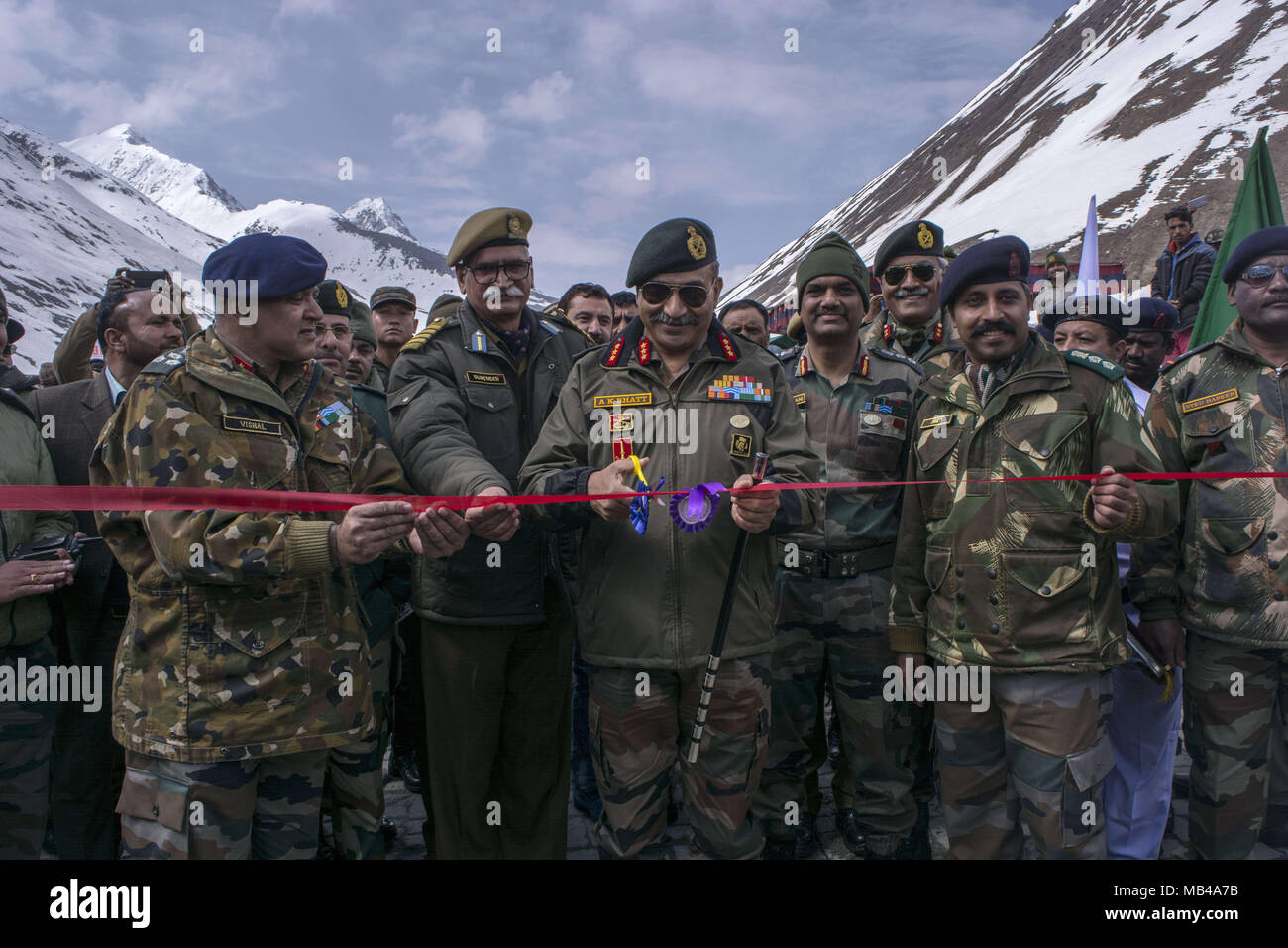 zojila-jammu-and-kashmir-india-6th-apr-2018-indian-army-officials-attending-the-opening-ceremony-of-the-snow-cleared-srinagar-leh-highway-in-zojila-108-km-far-from-srinagar-the-summer-capital-of-indian-administered-kashmir-indiathe-275-miles-long-srinagar-leh-highway-was-opened-for-vehicles-by-indian-bro-border-roads-organization-after-it-has-been-closed-for-the-past-six-months-due-to-snow-credit-masrat-zahrasopa-imageszuma-wirealamy-live-news-MB4A7B.jpg