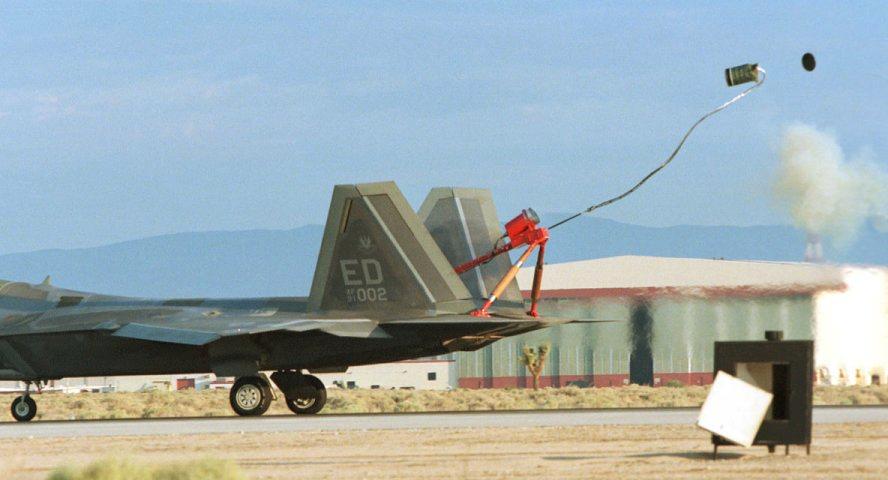 f-22-19990727stabilization-chute-test.jpg