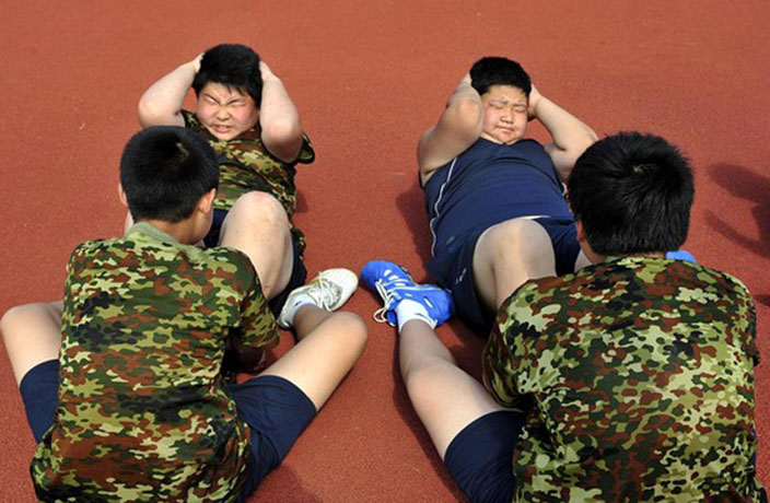 fat-chinese-youth-sit-up-military-army-fail-fitness-health-test.jpg