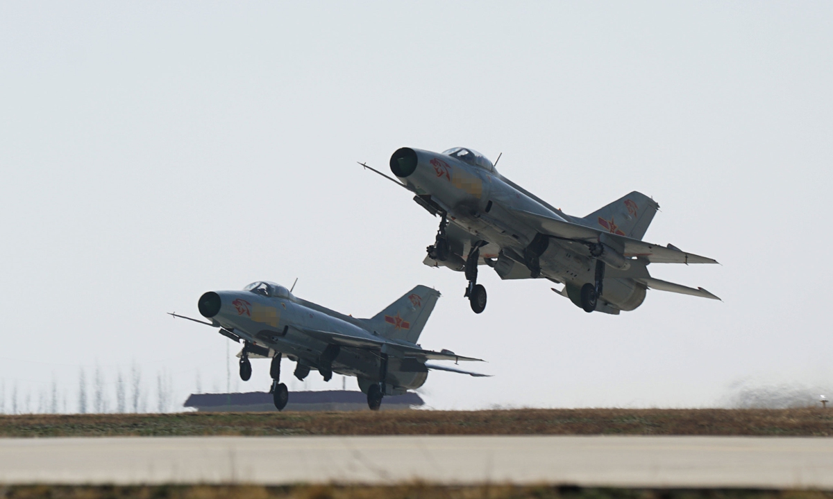 Two J-7 fighter jets attached to an aviation brigade of the air force under the PLA Western Theater Command take off simultaneously for a live-fire flight training exercise on March 22, 2018.Photo:China Military