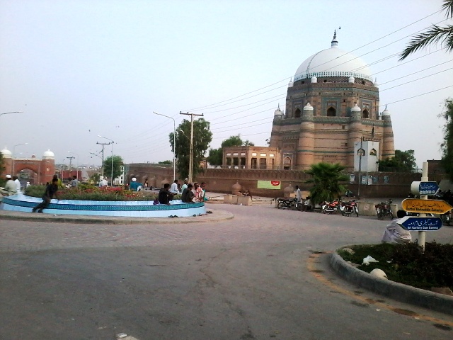 Tomb-of-Shah-Rukn-e-Alam.jpg