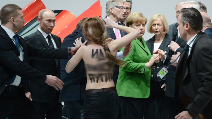 femen-putin-merkel-hannover.si.jpg