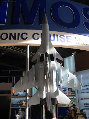 This_is_more_like_it_-_Sukhoi_with_a_single_Brahmos.jpg
