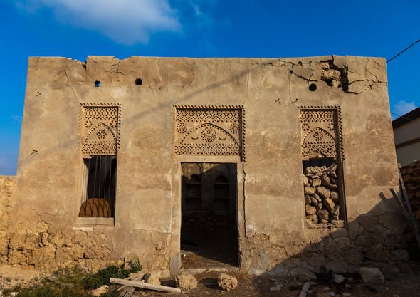 Historic-Farasani-house-with-gypsum-decoration-and-frescoes-Red-Sea-Farasan-Saudi-Arabia-2496676.jpg